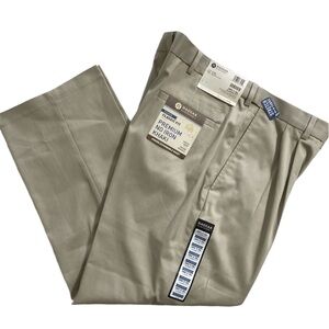 Haggar Men’s Pleated Classic Fit Premium No Iron Khaki Pant 38W X 29L Sand/Tan